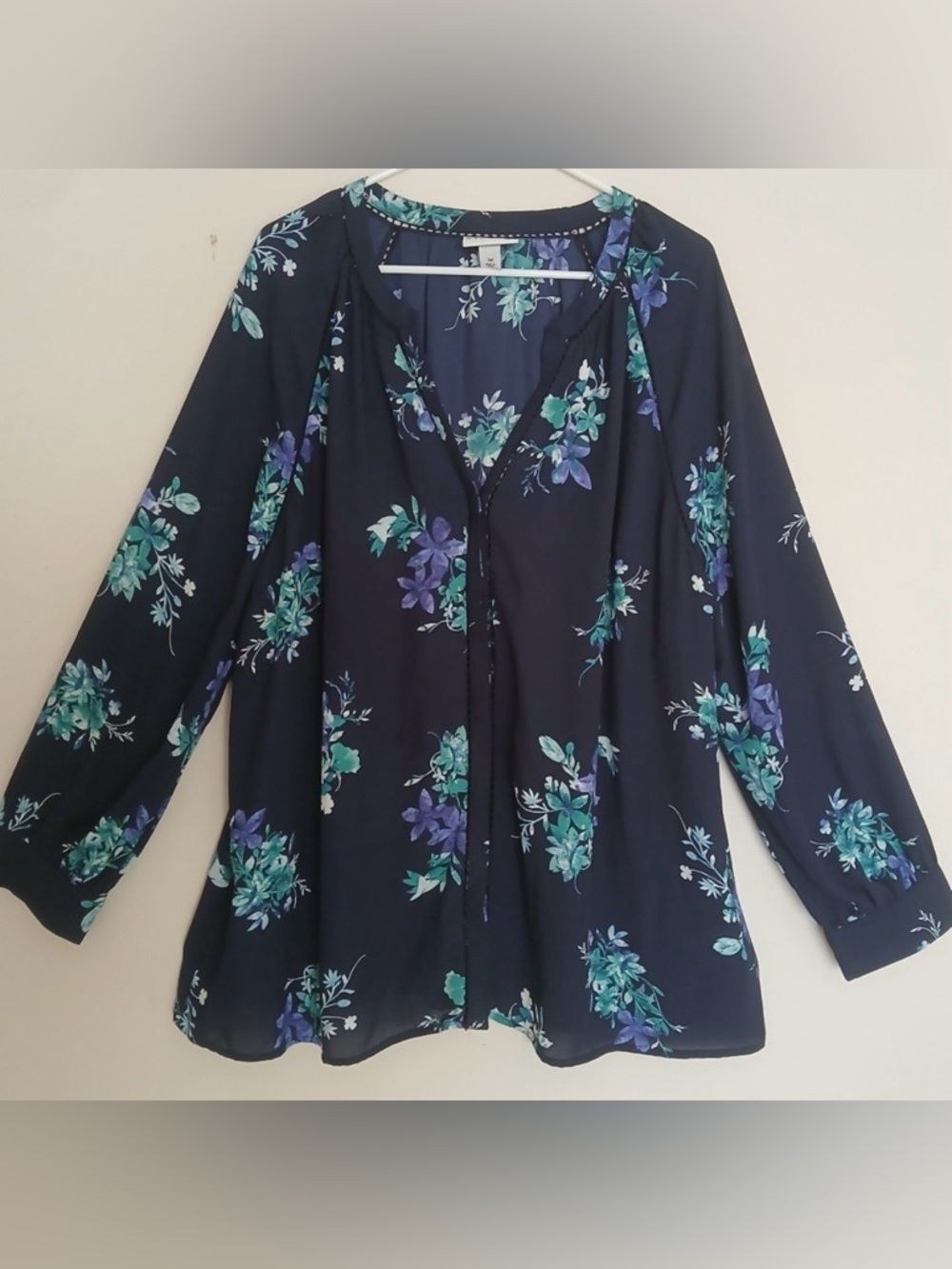 Ava & Viv Navy Blue Floral Long Sleeve Button Down V-Neck Blouse